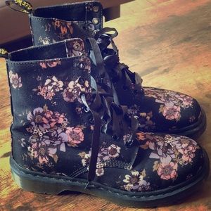 Dr Martens Flower Boots